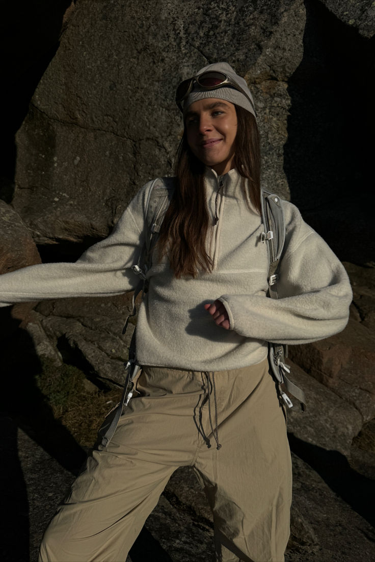 Tori Fleece 🤎 Hiking Fleece Outfit, Dolomites Outfit, Cool Hiking Outfit, Iceland Ootd, Mountain Fits, Cold Hiking Outfit, Sporty Winter Outfits, Mountain Outfits, Mt Pinatubo