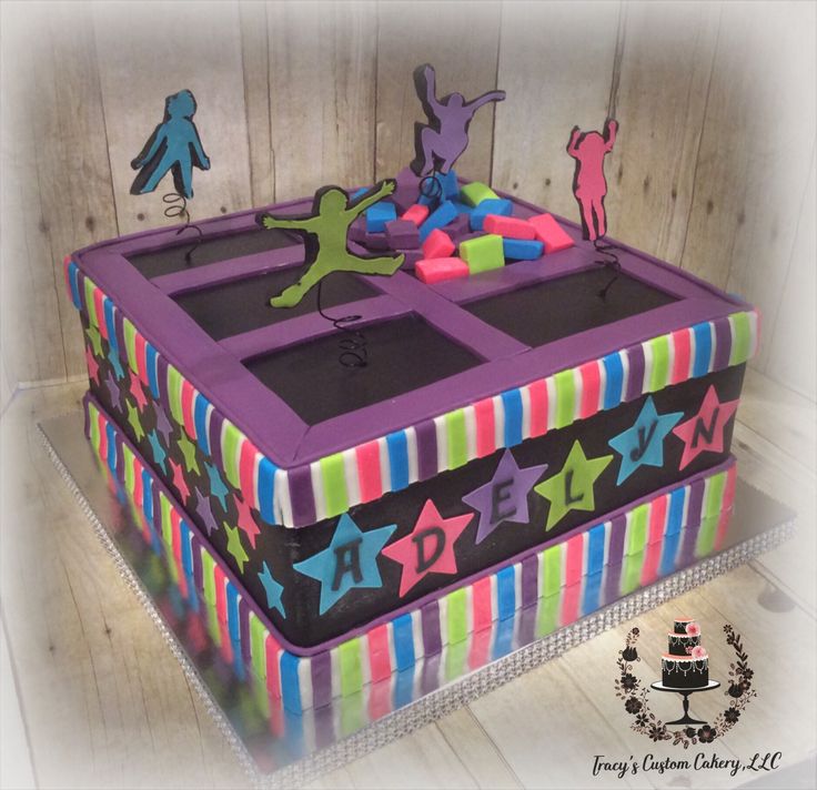 a birthday cake that looks like it is made to look like an inflatable box