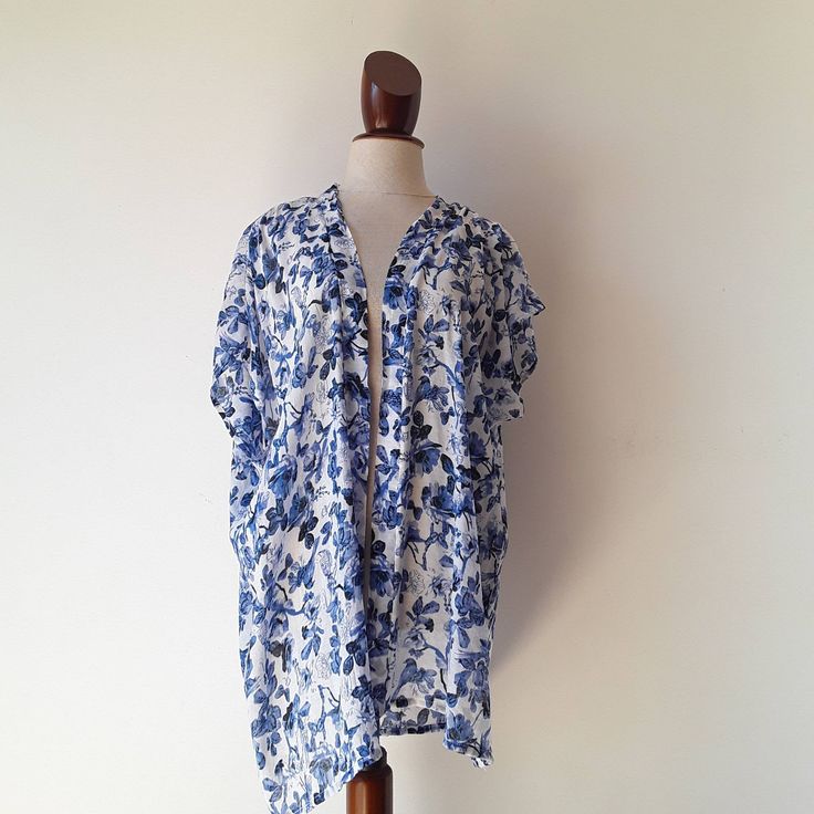 ⚡️Free shipping when you spend 100€⚡️ ⚡️Vintage semi-transparent floral and birds print tunic, loose fitted kimono. ⚡️In excellent condition. ⚡️Fits best- one size. ⚡️Labeled size- S-M. ⚡️Measurements: - Length: 34,6 inch // 88 cm. - Armpit to armpit, flat taken: 27,6 inch // 70 cm. ⚡️All items come from a smoke free home. ⚡️Please write me your phone number, Your number will be used only for delivery. V-neck Floral Print Tunic For Beach Cover-up, Oversized Floral Print Summer Blouse, Oversized Summer Blouse With Floral Print, Spring Floral Print Blouse With Kimono Sleeves, Summer Tops With Kimono Sleeves For Daywear, Spring Beach Blouse With Kimono Sleeves, Casual Flowy Tunic With Floral Print, One Size Spring Vacation Blouse, Casual Flowy Floral Print Tunic