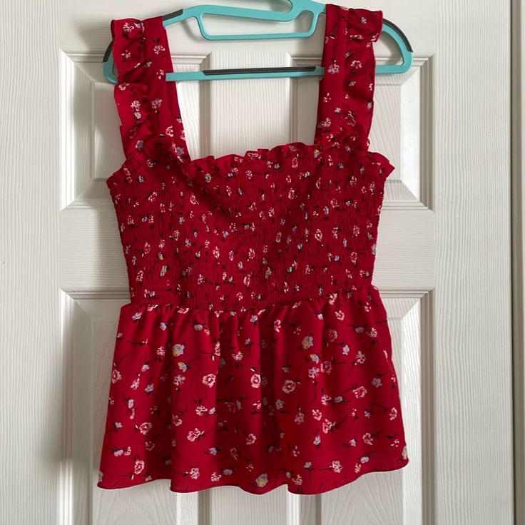 Shein Red Floral Top Smocked Bust With Peplum Size Medium New Never Worn 3 For $15 Bundle 3 Items With This Sale And I’ll Send You An Offer! Red Floral Top, Tops Shein, Denim Tank Top, Green Tank Top, Ruffled Top, Smocked Top, Bow Detail Dress, Floral Outfit, Knee High Leather Boots