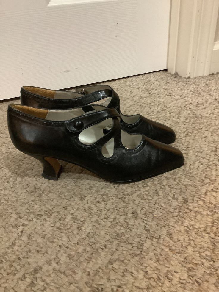 This nice pair of 90s Kenneth Cole New York black leather granny strappy Edwardian Witchy Victorian pump heel shoes comes to you in a size 7. But pls check your measurements so you can ensure proper fit. Every designer sizes differently. Formal Retro Mary Janes With Ankle Strap, Vintage Leather Mary Janes For Formal Occasions, Vintage Ankle Strap Heels Medium Width, Vintage Low Heel Heels With Padded Heel, Vintage Black Mary Janes For Formal Occasions, Retro Mary Janes With Low Heel For Formal Occasions, Vintage Mary Janes With Ankle And Heel Straps, Vintage Mary Janes With Ankle Strap, Vintage Mary Janes With Heel Strap For Formal Occasions