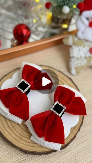 Christmas Hair Accessories, Christmas Hair Bows, Handmade Hair Bows, Christmas Hair, Beaded Jewelry Patterns, Diy Hair Bows, Jewelry Patterns, Diy Hairstyles, Hair Bows