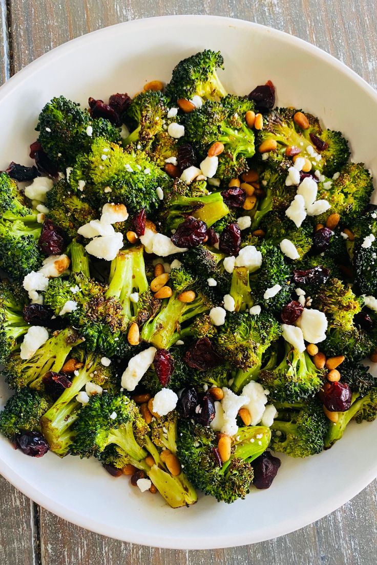 broccoli topped with cranberry and goat cheese Broccoli And Goat Cheese, Thanksgiving Sides Broccoli, New Year Side Dishes, Brócoli Side Dish, Brocolli Thanksgiving Side, Holiday Veggies Sides, Green Side Dishes For Christmas, Holiday Broccoli Recipes, Broccoli Dish For Thanksgiving