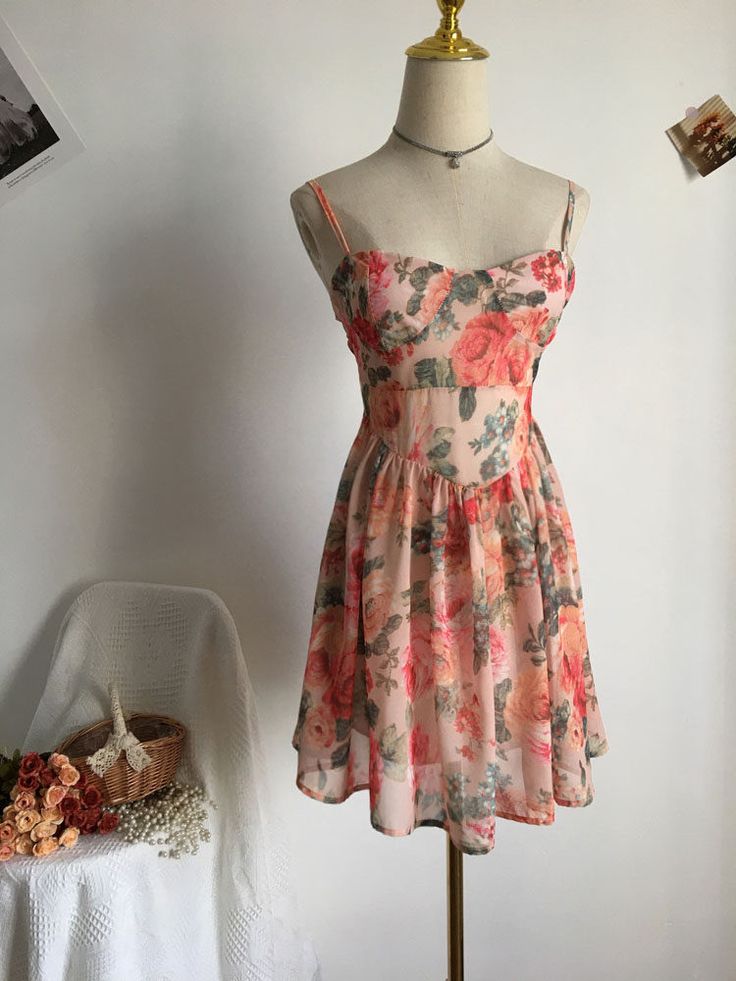 Romantic, floral print dress, high waist A-line princess dressMaterial:polyesterStyle:princessType:A-lineFeatures:floral,romanticSize(cm):S,M 1inch=2.54cmS:bust:74-82,waist:62,length:55&ltp&gtM:bust:78-86,waist:66,length:56</p>&ltbr/>&ltp&gtNote:Due to different measurement methods,there will be 1-3 error(unite:cm), please understand.</p>&ltbr/>&ltp&gtPlease check the size carefully when you choose items,thank you.</p>&ltbr/> Summer Floral A-line Party Dress, Summer A-line Midi Dress With Floral Print, Flowy A-line Mini Dress With Floral Print, Floral Print Summer Midi Dress With Sweetheart Neckline, Summer Midi Dress With Sweetheart Neckline And Floral Print, Cute A-line Sundress For Garden Party, Floral Print A-line Midi Dress For Garden Party, Casual Midi Dress With Sweetheart Neckline And Floral Print, Floral A-line Sundress