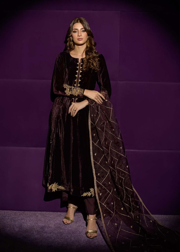 This timeless ensemble showcases a long velvet shirt embellished with intricate cutwork and delicately handcrafted crystals and pearls. Paired elegantly with resplendent organza featuring opulent golden accents, it exudes an enchantingly celestial allure. Colour: Brown Fabric: Shirt: Velvet (optional Sheesha Silk at no additional cost) Pants: Silk Dupatta Options: Plain Dupatta Chiffon Dupatta Size: Model is wearing size X-Small Dispatch Time: 3 to 4 weeks from Order Confirmation Disclaimer: Ple Pakistani Style, Punjabi Outfits, Photography Color, Summer Basics, Velvet Shirt, Fashion Consultant, Cut Work, Pakistani Dresses, Velvet Dress