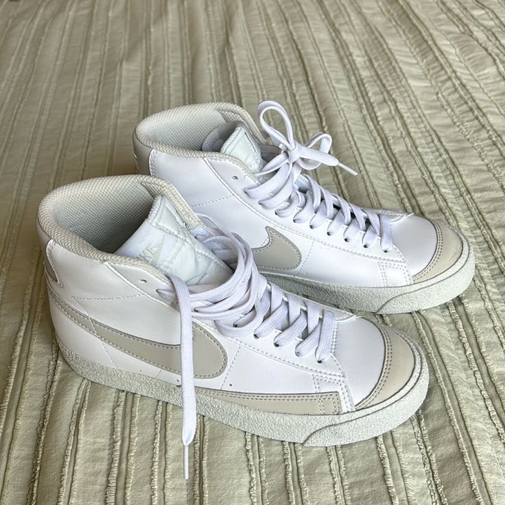 Never Worn, Nike Blazer Mid White Light Bone Youth Size 4.5y Fits Women’s Size 6 Nike Blazer Mid 77 Black, Becky Core, Softball Shoes, Blazer Shoes, Nike Blazers, Grey Trainers, Nike Blazer Mid 77, Nike Blazer Mid, Nike Blazers Mid