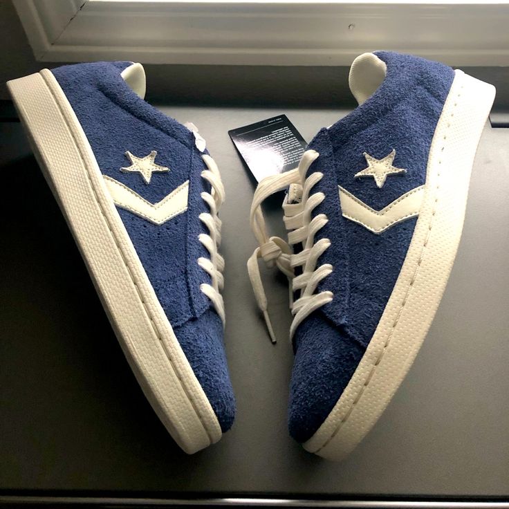 Old School Style Fashion. New Never Worn With Tag, No Box. Size 9, Thank You For Checking Out My Closet. Suede Converse, Chuck 70s, Clothing Board, Wishlist 2024, Old School Style, 80s Mens, Shoes Classic, School Style, Johannesburg