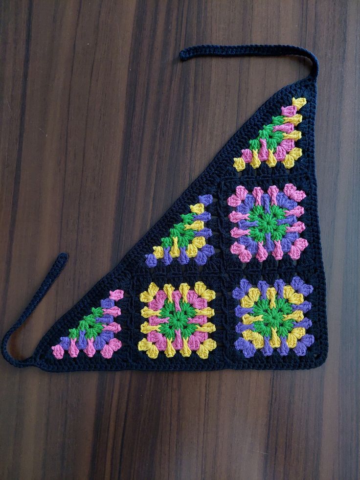 a crocheted triangle is sitting on a table