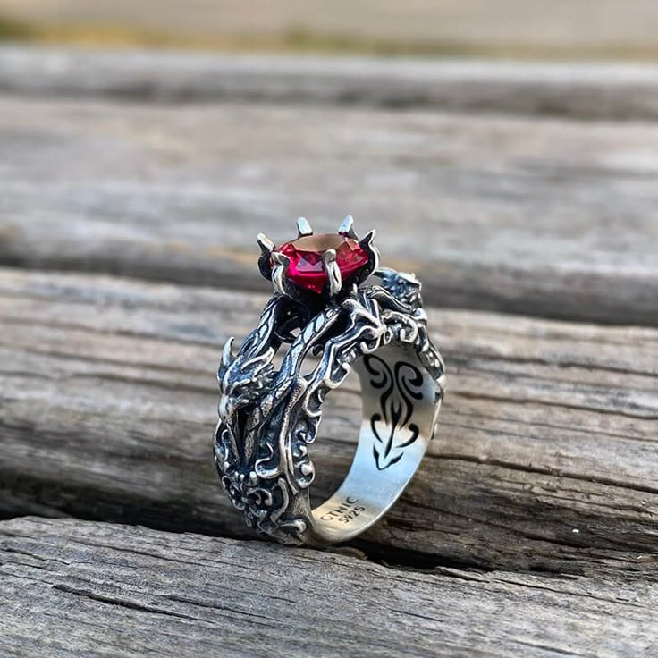 This Vintage Dragon Zircon Sterling Silver Ring features two dragon heads and a red zircon set in sterling silver. With free shipping. House Of Dragon Jewelry, Dragon Ring Women, Dragon Wedding Rings, Fantasy Rings, Dragon Rings, Gothic Jewelry Rings, Accessories Board, Dragon Heads, Enchanted Jewelry