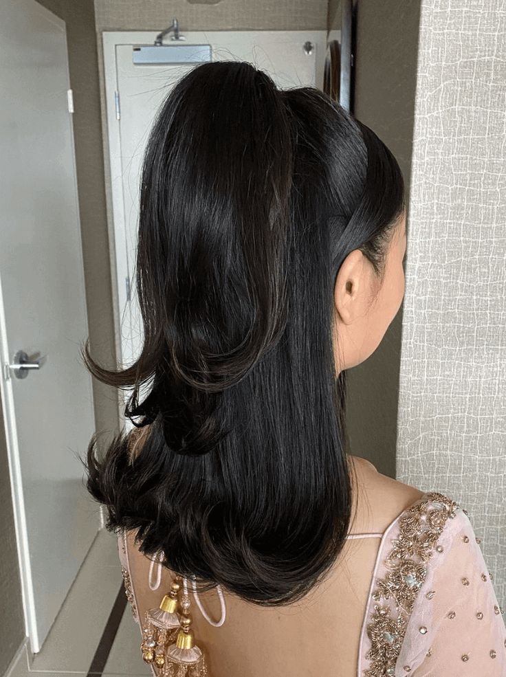 Cute Layer Hairstyles, Long Graduation Hair, Hair Styles To Go Out, Curled Up Ends Hair, Long Brown Hair Styles Hairstyles, Romantic Hairstyles For Medium Hair, Grad Hairstyles Black Hair, Simple Hairstyles For Thick Medium Hair, Medium Length Hair With Layers Hairstyle