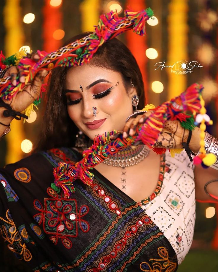 Navratri Makeup Look | Olready Navratri Makeup Look, Navratri Makeup, Indian Eye Makeup, Makeup Consultation, Bridal Makeup Videos, Navratri Garba, Indian Bride Makeup, Bride Photos Poses, Navratri Dress