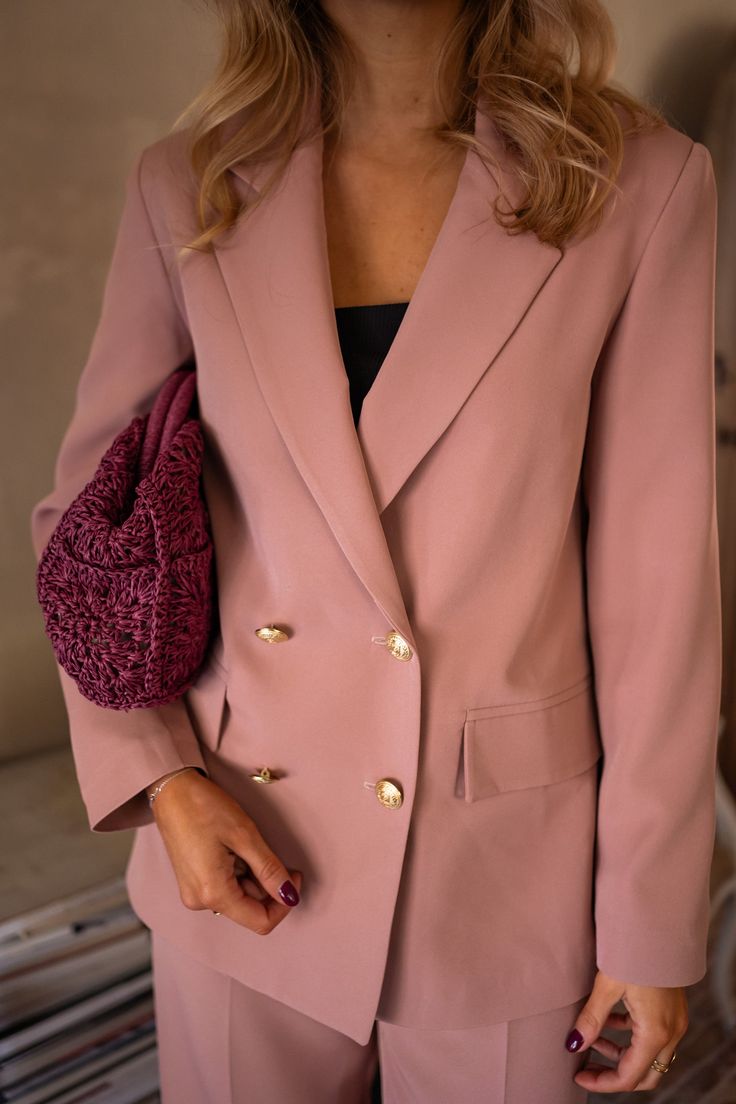 Old Pink Maon Blazer – Easy Clothes North America Parisian Women, Old Pink, Pink Shade, Long Sleeve Blazers, Spring Summer Fashion, Shoulder Pads, Spring Summer, Blazer, Long Sleeve