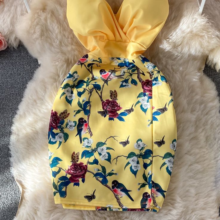 Materials: other Size: m, l Color: yellow Open Back, Wrap Dress, Sleeveless Dress, Stitching, V Neck, Yellow, Color, Cross Stitching