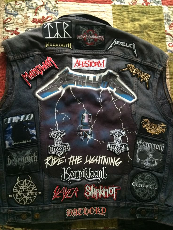 Metallica Battle Jacket, Metal Head Jacket, Thrash Metal Battle Jacket, Metal Jacket Patches, Battle Jacket Ideas Metal, Battle Jacket Aesthetic, Battle Jackets Metal, Band Patches Jacket, Metal Patches Jacket