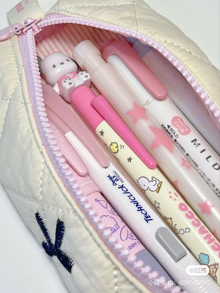 Muji Pens, Studying Stationary, Pink Academia, Pretty School Supplies, Kawaii School, Cute Stationary School Supplies, School Bag Essentials, Cute School Stationary, Kawaii School Supplies