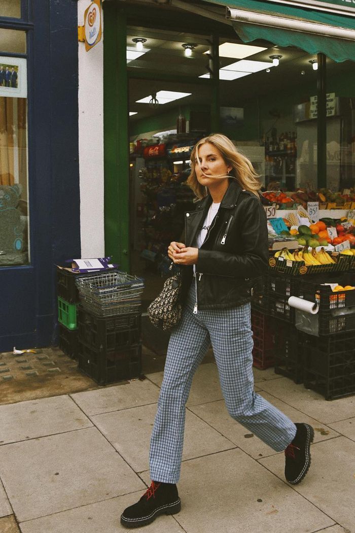 Best winter boots: Lucy Williams in checked trousers a biker jacket and chunky Proenza Schouler boots Casual Winter Boots, Fashion Me Now, Best Winter Boots, Lucy Williams, Cher Horowitz, Winter Fashion Boots, Womens Fashion Casual Winter, Checked Trousers, Looks Street Style