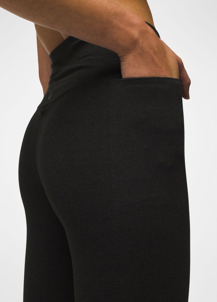 Expertly crafted with recycled polyester and elastane, the Heavana Pocket Legging offers the perfect combination of comfort, stretch, and style. Featuring a stay-put waistband and multiple pockets, these leggings are perfect for any activity, from yoga to hiking to lounging at home. Stay comfortable and stylish with the Heavana Pocket Legging. High Stretch Elastane Leggings With Elastic Waistband, Tight Elastane Yoga Pants, Stretch Leggings With Elastic Waistband, Versatile Full-length Yoga Pants With Side Pockets, Comfort Stretch Ankle-length Yoga Bottoms, Yoga Pants With Side Pockets And 4-way Stretch, Comfort Waistband 4-way Stretch Leggings For Pilates, Tight Elastane Pants With Contoured Waistband, Full-length Leggings With 4-way Stretch And Comfort Waistband