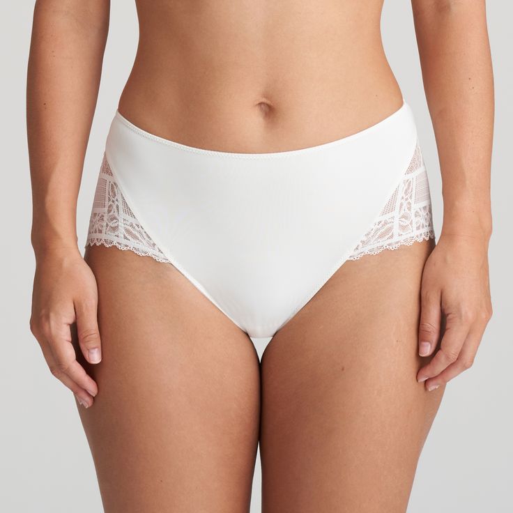 These high-waisted briefs come with smooth, delicate lace at the front and back. Natural is a timeless everyday shade that you can easily combine with all your breezy summer outfits. Elegant Seamless Summer Bottoms, Elegant Stretch Lace Bottoms, Elegant Bottoms With Delicate Lace And Stretch, Elegant Stretch Bottoms With Delicate Lace, Elegant Short Bottoms With Delicate Lace, Feminine Bra Friendly Brief Bottoms, Elegant Lace Trim Brief Bottoms, Elegant Lace Bottoms For Daywear, Elegant High-cut Leg Bottoms For Daywear