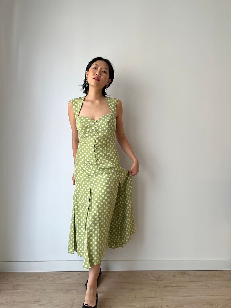 stunning vintage 1950 style homemade mint green polka dot dress made by pure silk SIZE AND MEASUREMENTS: approx M/L depends on how do you want to style it, model wears size S normally, 166cm 53kg measurement(cm): armpit to armpit:39 waist: 36 (adjustable) Length:1118 The model wears clothing size S, 36 and 1,66 cm tall. All numbers are measured on the flat garment. For comparison, it is best to measure a similar piece of clothing in your closet condition: Used vintage condition ---IMPORTANT NOTE 1950 Style, Green Polka Dot Dress, Pure Silk Dress, Homemade Dress, 1950 Fashion, Silk Dress Vintage, Vintage Cottagecore, 1950s Style, Green Mint