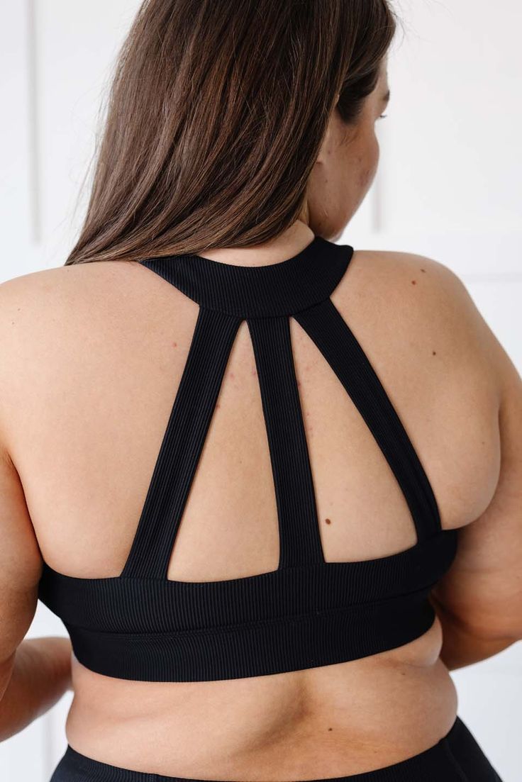 You have just found your new favorite sports bra! Experience unmatched support with its high-impact design, complemented by a chic high neckline and back straps tailored for comfort around your shoulder blades. The removable padding allows for a personalized fit. Made out of our new crowd-favorite Ribbed Fabric that has a luxurious feel against your skin. Crafted perfectly so this bra not only enhances your natural curves but also brings a touch of sophistication to your workout style. Impact Design, Women's Athletic Wear, Workout Style, Tank Top Bras, Long Torso, Natural Curves, Long Crop Top, Support Bras, Black Sports Bra