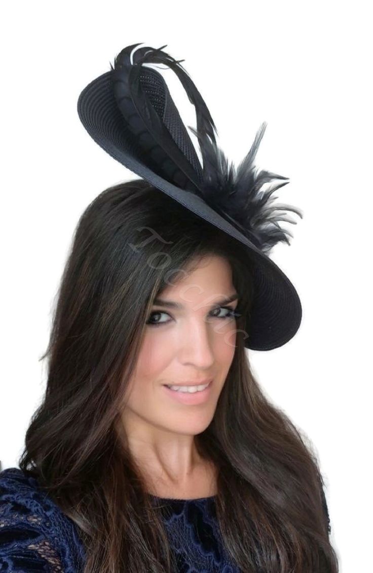 Beautiful navy blue feathers fascinator. The navy hat is decorated with navy feathers and an elegant pheasant feather. The color range of the headdress makes it very easy to combine. It is a perfect dress fascinator hat for any Special Ocassion like Kentucky derby, weddings, Polo match, Melbourne cup or Ascot races. It is mounted on a headband that allows to tilt the fascinator to the liking of each one. You can choose the side of the head where you like to wear the fascinator. The headdress has Hat Feathers, Navy Fascinator, Navy Blue Hat, Ascot Races, Navy Hat, Blue Feathers, Pheasant Feather, Ascot Hats, Feather Fascinator