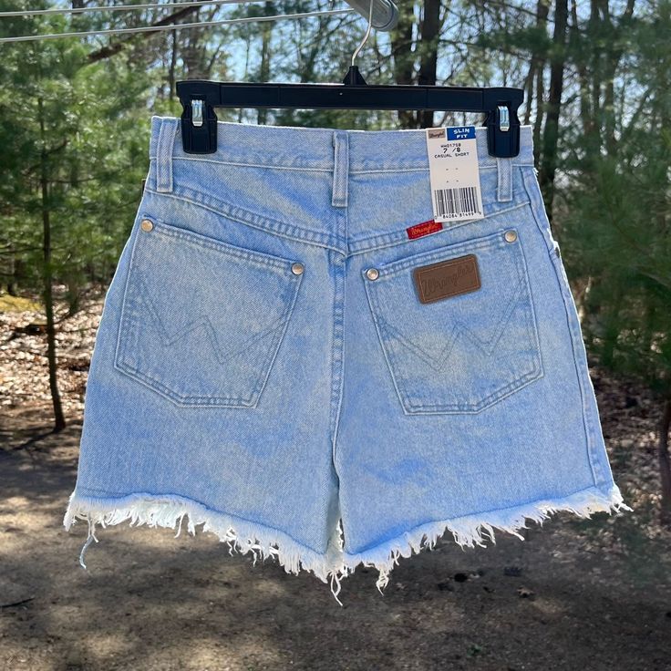 Vintage Deadstock Nwt New With Tags 90s Light Wash Denim Jean Cut-Off Shorts By Wrangler. So Good! Style Is “Casual Short”. 100% Cotton Denim, Made In Usa. Tag Says Wrangler Western Fashion And The Bottom Corner Says Wf-90 Which Looks Like A Date Code, But I’m Not Sure. Tagged Size Women’s 7/8 Slim Fit Style. Vintage Sizing Runs Small, So These Fit More Like A Xs/S (Check Measurements). Unisex. High-Waisted Fit. These Were Meant To Be Cut-Offs With A Raw Hem. Nice Wrangler Branding On Back Pocke Wrangler Shorts Women, Shorts Ideas, Wrangler Shorts, Diy Shorts, Cut Offs, Wrangler Jeans, Light Wash Denim, Cut Off Shorts, Fit Style