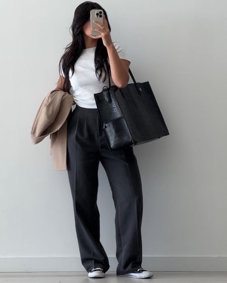 Define Aura, Psychologist Outfit, Dress Pants Outfit, Girly Boss, Stylish Business Outfits, Smart Casual Work Outfit Women, Summer Business Casual Outfits, Dress Pants Outfits, Smart Pants