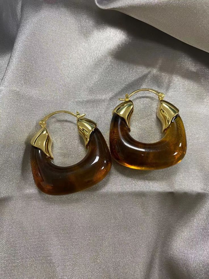 Material: Brass Fashion Element: Round Style: Korean Korean Style Round Lucite Jewelry For Parties, Modern Brown Jewelry For Parties, Elegant Amber Resin Jewelry, Clear Lucite Party Jewelry, Summer Party Clear Jewelry, Chic Resin Jewelry For Party, Elegant Clear Resin Jewelry, Brown Outfits, Modern Mom