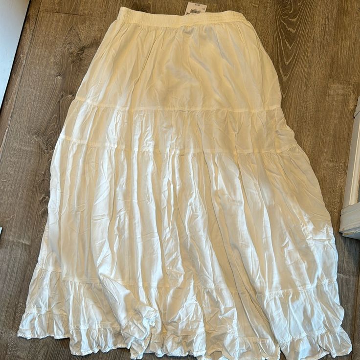 New - White - Size L White Maxi Skirt, High Waisted Maxi Skirt, White Maxi, Maxi Skirt, Color White, Womens Skirt, High Waisted, Skirt, Women Shopping