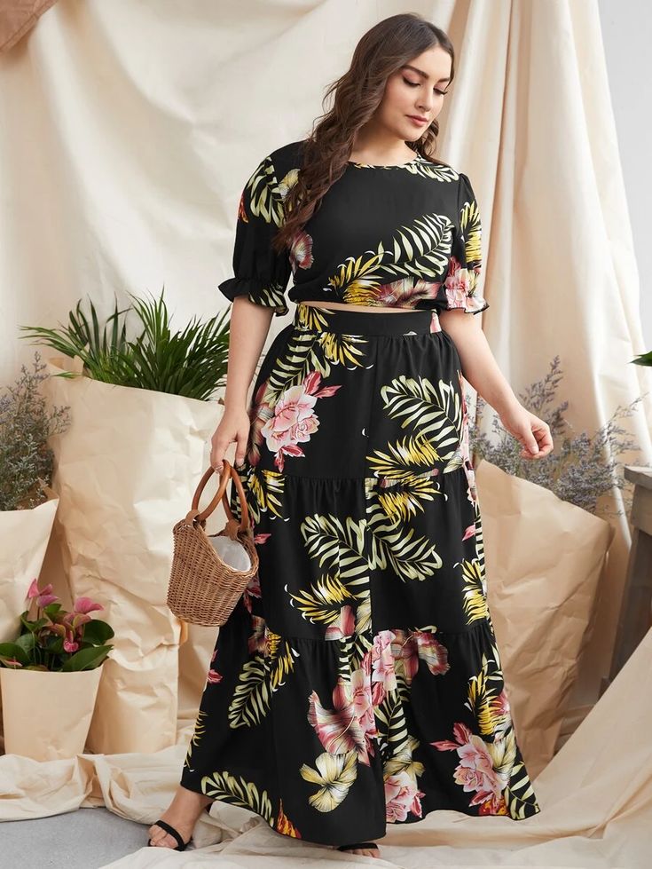 Beach Outfits For Curvy Women, London Fashion Summer, Luau Outfits, Plus Size Summer Outfits, Spring Work Outfits, Summer Trends Outfits, Expensive Clothes, Mode Boho, Quirky Fashion