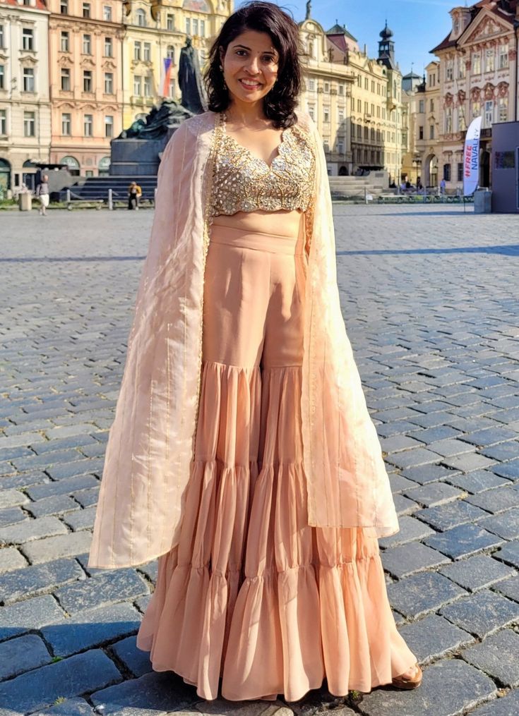 Nude Georgette Sharara Set With Mirror Work Blouse And Cape Priti Sahni - Fabilicious Fashion Sharara With Blouse Designs, Blouse And Sharara Set, Sharara With Blouse, Blouse With Sharara, Sharara Blouse, Cape Organza, Cape Sharara, Organza Cape, Georgette Sharara