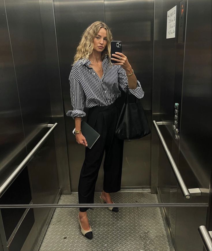 Outfit Formal Mujer, Corporate Baddie Outfits, Internship Outfit, Corporate Baddie, Mode Tips, Corporate Attire, Corporate Fashion, Stylish Work Attire, Office Outfits Women