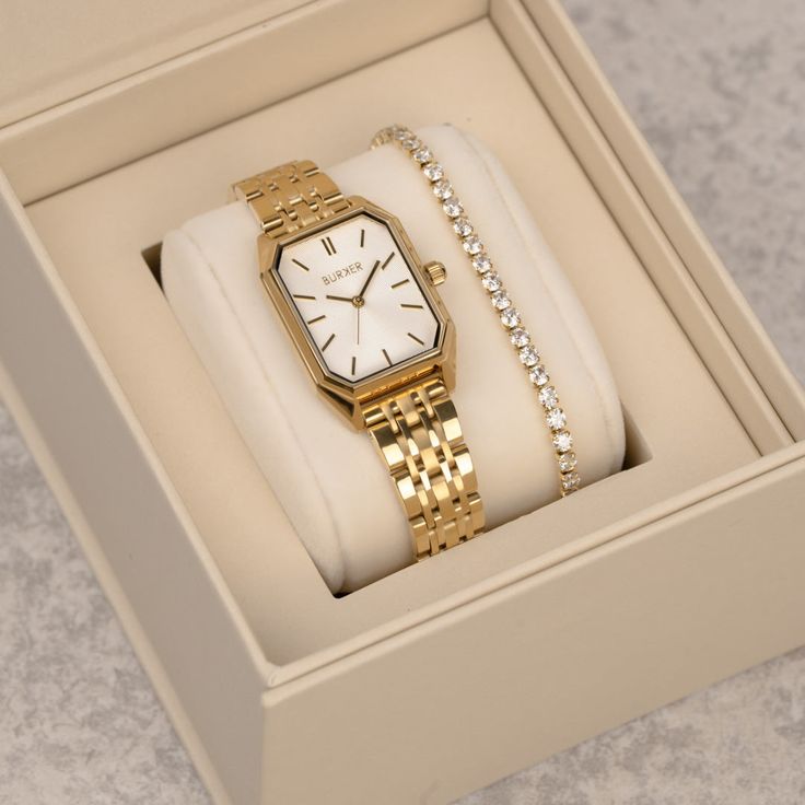 By wearing our Isabell collection you will wear the ultimate classy look, while this watch comfortably rests around your wrist. Chic Watches Women, Cartier Louis Tank, Women Watches Classy Elegant, Women Watches Classy, Old Money Watch, Panthere Cartier, Women Gold Watch, Aesthetic Watches, Classy Watches