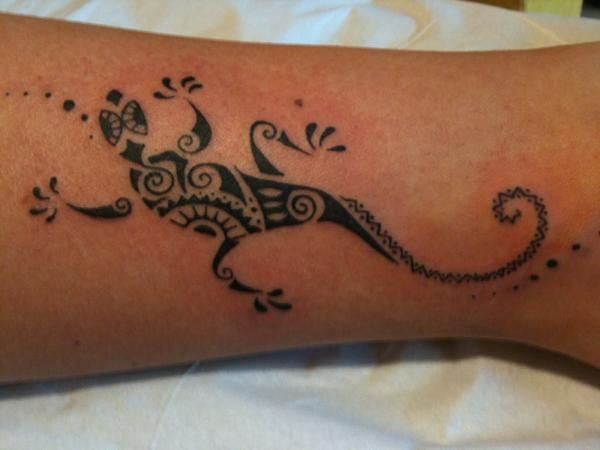 a small lizard tattoo on the arm and leg, it looks like an intricate design