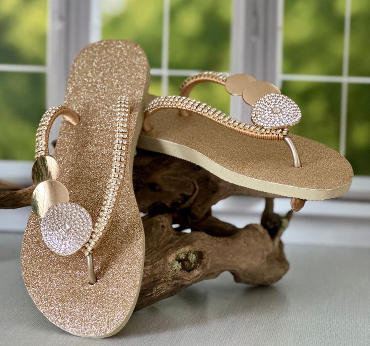 All sandals are handcrafted with the finest Brazilian embellishments. We use the original Havaianas®️: thong style made in Brazil 100% rubber non slip tread durable and flexible Customized items are final sale so they can’t be returned. Chinese Shoes, Casual Footwear, Shoe Size Conversion, Outdoor Style, Perfect Gift For Her, Pool Party, Final Sale, Womens Sandals, Casual Shoes