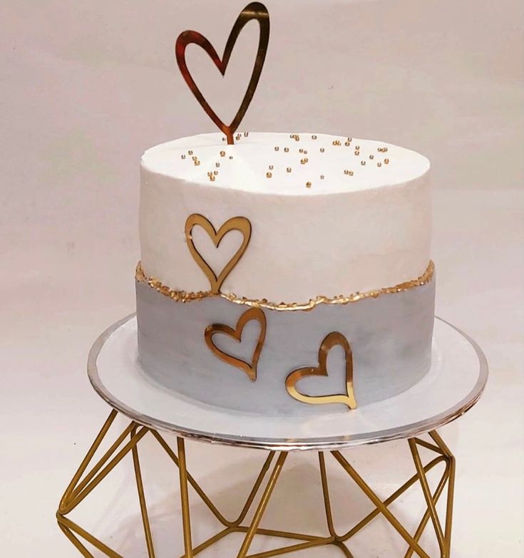 cake_tameshke February Cakes Birthday, Happy Aniversary Cakes Ideas, Cake For Love Man, Anniversary Cake Designs Love, February Cake Ideas, Anniversary Cakes Designs, Cake With Hearts Decoration, Simple Birthday Decorations For Men, Cake Designs For Anniversary