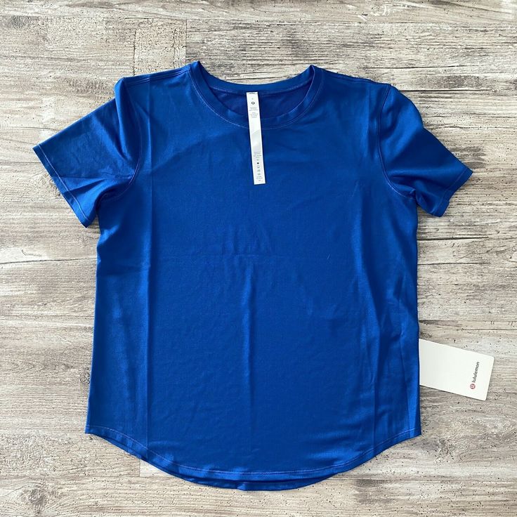 Lululemon High Neck Running and Training T-Shirt Women's Size 6 Symphony Blue NWT *NWT *Size 6 *Symphony Blue *Smoke and pet free home *I ship same day/next day Lululemon Stuff, Anna Claire, Lululemon Shirts, Lululemon Shirt, Christmas 2022, Womens Tees, High Neck, Womens Shirts, Cute Outfits