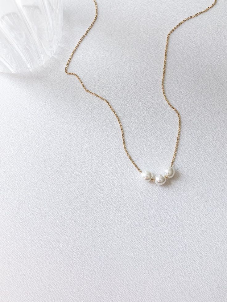 🎯Minimalist style, creating for daily wear, simple but elegant, light-weight slim chain.  * Chain length: 43cm  * Material: Freshwater pearl | 18K gold plated chain ✅[Jewelry Caring Tips] All our gold products are plated with a thick layer of 14K-24k gold giving durable plating at an affordable price. With the look of real gold, plated jewelry is a wonderful and affordable way to add a versatile choice to your jewel box To maintain the appearance, we strongly recommend avoiding water when wearing your piece, wiping them with a soft cloth after wear; keep them in proper storage to prevent oxidation. 💫[About our Packageing] Our Jewelry will be stored and shipped within an Anti Oxidation Zipper Bag along with our designed logo Linen Cotton Bag, well packed within a recycled kraft box, which White Minimalist Necklace With Delicate Chain, Minimalist Pearl Chain Charm Necklace, Simple Pearl Chain Necklace, Minimalist White Beaded Pearl Necklace, Simple White Pearl Necklace For Everyday, Minimalist Pearl White Pearl Necklace With Clavicle Chain, Minimalist Pearl White Necklace With Delicate Chain, Everyday White Pearl Chain Charm Necklace, Minimalist White Pearl Necklace For Everyday