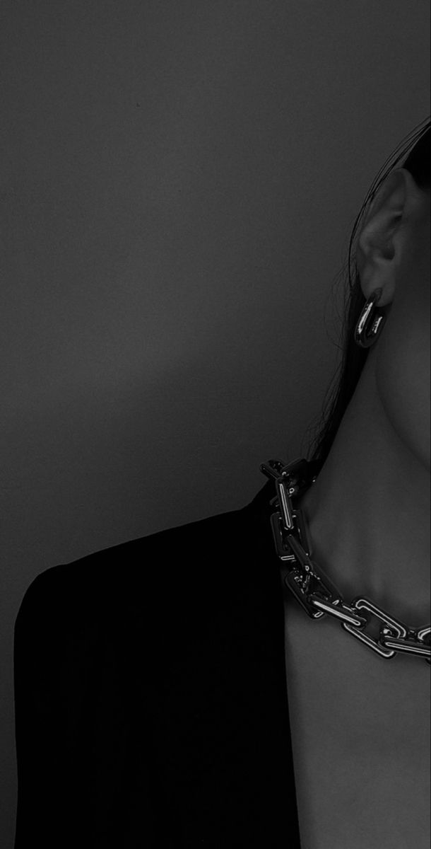 necklace , chain , earrings , hoops , suit , fashion , luxury , brands , jewelry , luxurious , fashion inspo outfits , style , style icons , girl , style inspiration , black and white , black and white aesthetic , black and white wallpaper , expensive , lifestyle , model , accessories , photography , outfit , clothes , instagram , pose Hastag Instagram, Black And White Models, Dark Feminine Aesthetic, Model Aesthetic, Foto Casual, Classy Aesthetic, Aesthetic Women, Black And White Aesthetic, Feminine Aesthetic