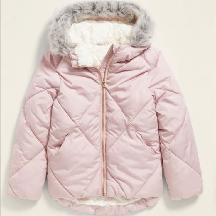 Nyc Winter Clothes, Cute Jackets For School, Coquette Coat, Cute Winter Jackets, Pink Puffy Jacket, Cool Puffer Jacket, Jackets Aesthetic, Cute Puffer Jacket, Quince Gifts