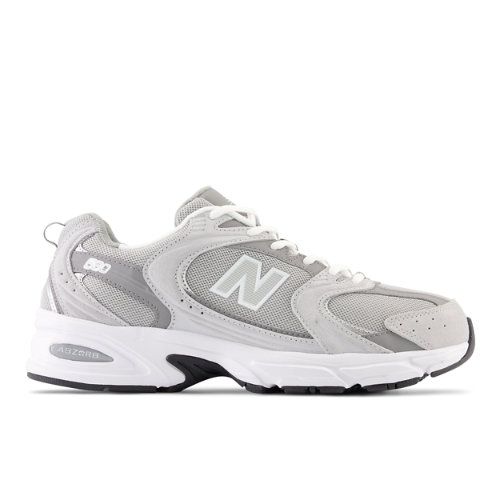 Zapatillas New Balance, Retro Running Shoes, Pretty Sneakers, Grey New Balance, Back To School Shoes, Pretty Shoes Sneakers, Cute Nike Shoes, Cute Sneakers, Everyday Shoes