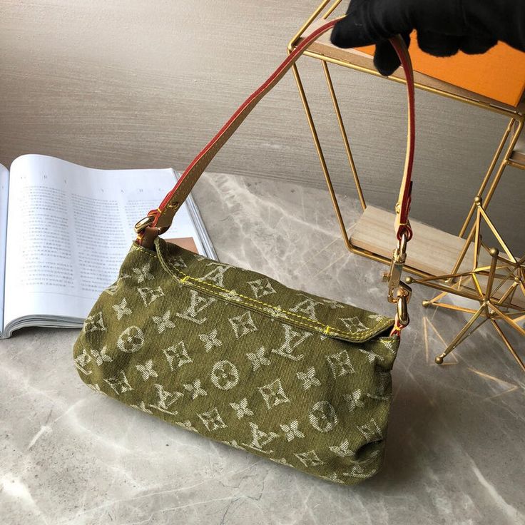 ADC Fashion Lu-Vi bags - 1618 A+ Excellent Quality copies; Contact us if you've any questions in your mind. Lv Bags, Timeless Handbag, Vuitton Bag, Stylish Bag, Lv Bag, New Instagram, Cute Bag, New Handbags, Monogram Canvas