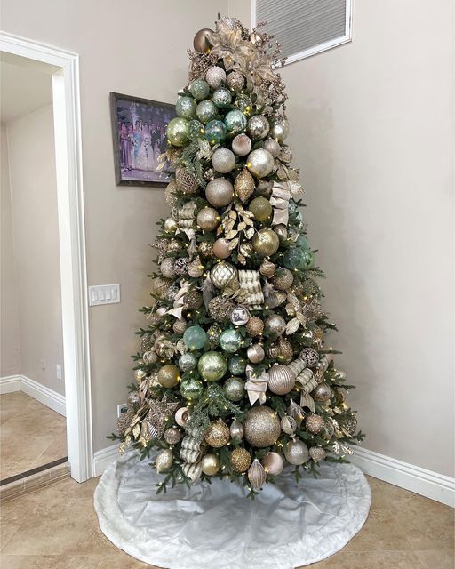 a decorated christmas tree in a living room