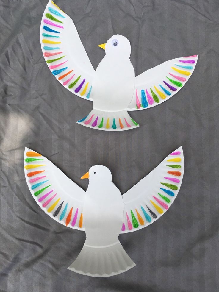 two paper plates with birds painted on them