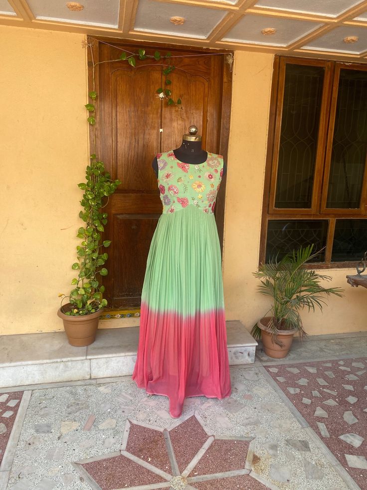 Anarkali suit usa /green anarkali kurta full sleeve  / Indian dress with ombré dye/ mehendi outfit embroidered anarkali/Indian green dresses / voggish / anarkali/ teens dress         Looking for a perfect indian dress/anarkali/suit sets that are trendy, unique and easy to carry !! yess, You are at the right place. we carry such versatile pieces of anarkalis and suit sets, kurtas that really let you stand out in any occassion !!      featuring this beautiful georgette 2 shade anarkali in green and peach color that has embroidery at the body as shown !! A very classy, beautiful yet unique look makes your occasion so Perfect !! Ready to ship in USA !!  Details :  - color : green and peach  - Dress : georgette anarkali  - sleeve : sleeveless , high neck  - Lining : yes , back zipper closure - Indian Dresses Anarkali, Indian Mehendi, Dress Anarkali, Suits Usa, Green Anarkali, Mehendi Outfit, Embroidered Anarkali, Teen Dress, Dresses Green