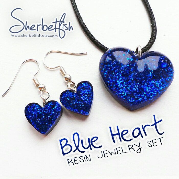 the blue heart jewelry set is on display