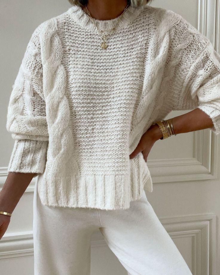 Make the most of the season with @Cellajaneblog's collab of cozy yet elevated styles that are too chic to remain indoors. This chunky knit is oh-so-soft because it's made from our signature Cashblend fabrication which has a hint of cashmere. A slouchy shoulder, cable knit detailing and rib trims add a cozy, sophisticated mood that will make you don this on repeat both in and out of the house. Limited-edition piece from the Splendid x @Cellajaneblog: The Cozy Outdoors collection Cashblend-- a sof Shoulder Cable, Sweater Layering, Cable Knit Jumper, Cozy Chic, Cardigan Sweaters For Women, Chunky Knits Sweater, Cable Knit Sweater, Chunky Sweater, On Repeat