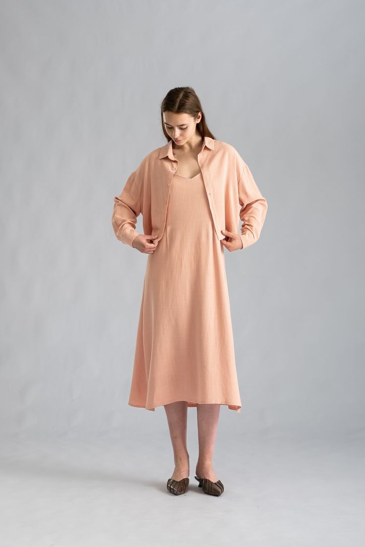 The Monica Casual Blossom Long Sleeves Dress Set features a classic, laid-back design perfect for any occasion. Made with high-quality woven fabric, this dress set is comfortable and versatile, making it ideal for leisure, home, or vacation wear. It also includes collared buttons and adjustable straps to ensure a perfect fit for all body types. Elevate your wardrobe with this must-have dress set! ᴄᴏᴍᴘᴏꜱɪᴛɪᴏɴ85% cotton and 15% linen ꜱɪᴢᴇ ᴀɴᴅ ꜰɪᴛFit Type: ShiftFabric Stretch: No Stretch Casual Linen Maxi Dress For Loungewear, Chic Cotton Midi Dress For Loungewear, Spring Daywear Relaxed Fit Maxi Dress, Spring Daywear Maxi Dress With Relaxed Fit, Casual Cotton Midi Dress For Loungewear, Feminine Summer Shirt Dress For Daywear, Elegant Relaxed Fit Dress For Loungewear, Collared Cotton Maxi Dress For Summer, Casual Linen Midi Dress For Loungewear