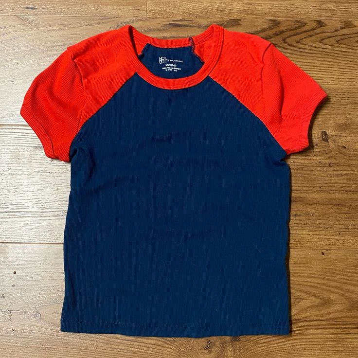 Never Worn Size Small Casual Navy Color Block Tops, Sporty Blue Color Block Tops, Sporty Navy Color Block Top, Sporty Red Color Block Top, Red Sporty Color Block Top, Navy Color Block Crew Neck Top, Spring Blue Color Block T-shirt, Red Americana Short Sleeve T-shirt, Red Cotton Color Block T-shirt