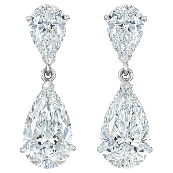 Alternating size pear cut diamond drop dangling earrings, 4 carats total weight 3.33 grams. These F VS2 diamonds are set in a 3 prong basket in platinum. This piece is customizable, price may vary depending on modifications such as, quality and material. Proudly crafted by SIMON ARDEM artisans in New York City. Luxury Diamond White Teardrop Diamond Earrings, Pear Diamond Earrings, Pear Shape Earrings, Dig Jewelry, Art Deco Drop Earrings, Pear Shaped Diamond Ring, Diamond Cluster Earrings, Expensive Jewelry Luxury, Glamour Nails